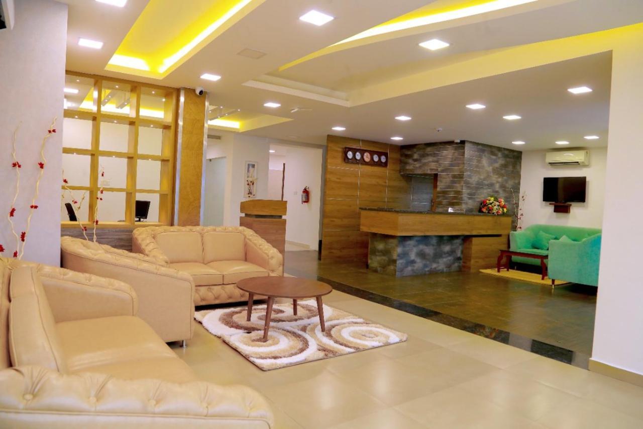Club 99 Suites Kochi Eksteriør bilde
