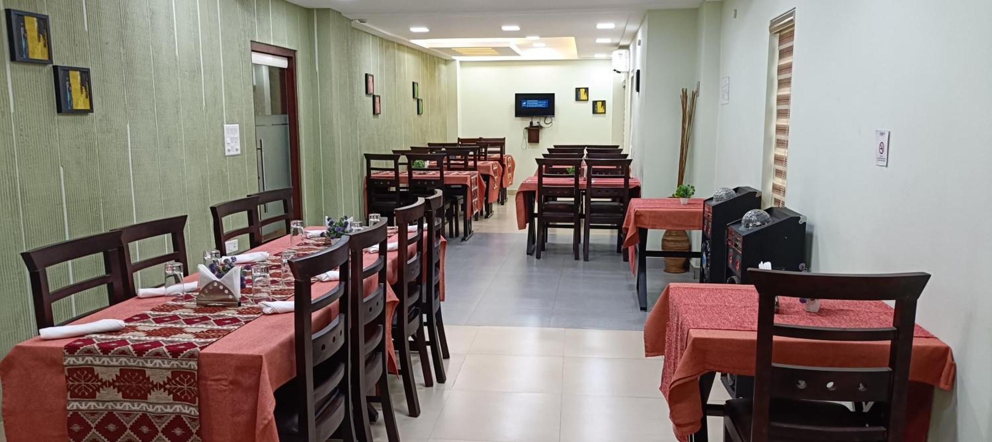 Club 99 Suites Kochi Eksteriør bilde